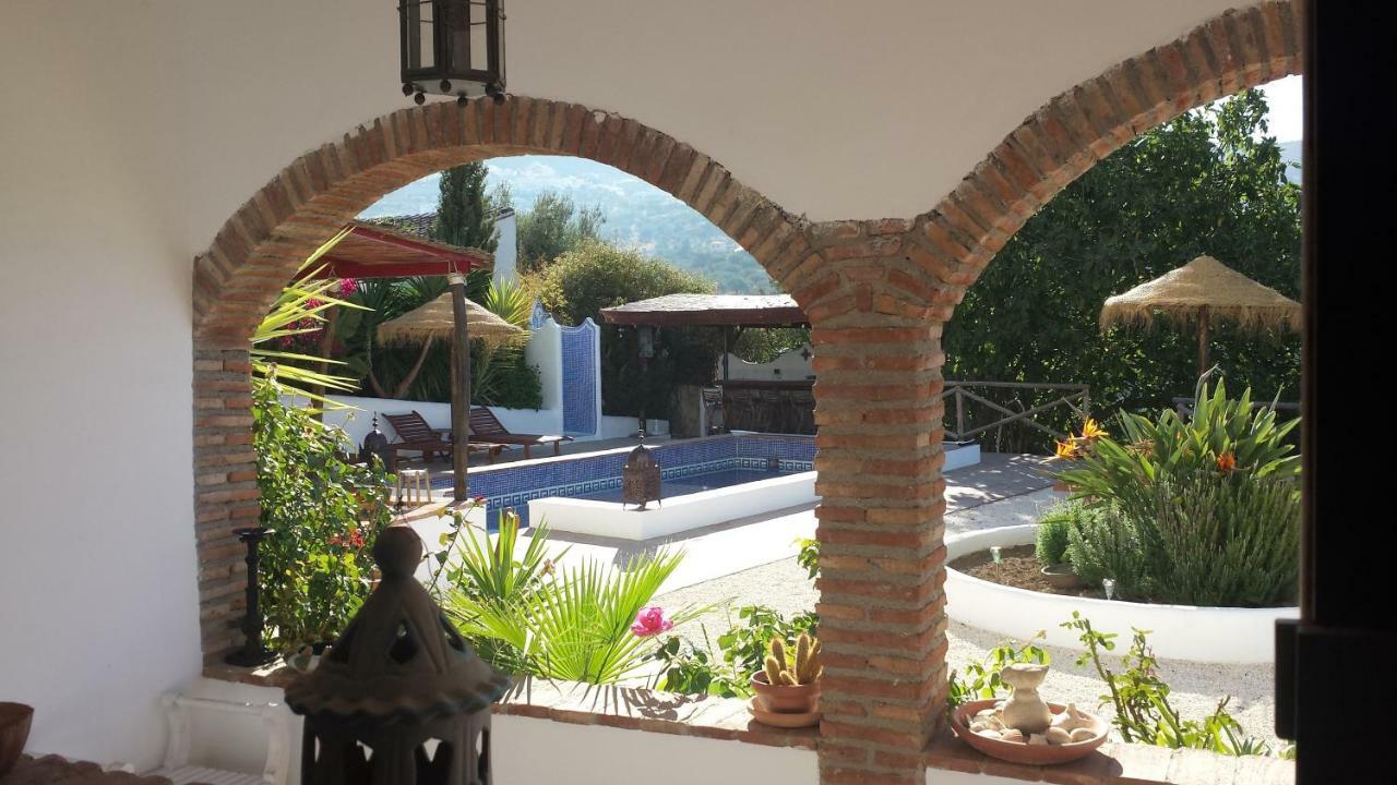 Boutique Bed & Breakfast Casa Utopia Alcaucín Екстериор снимка